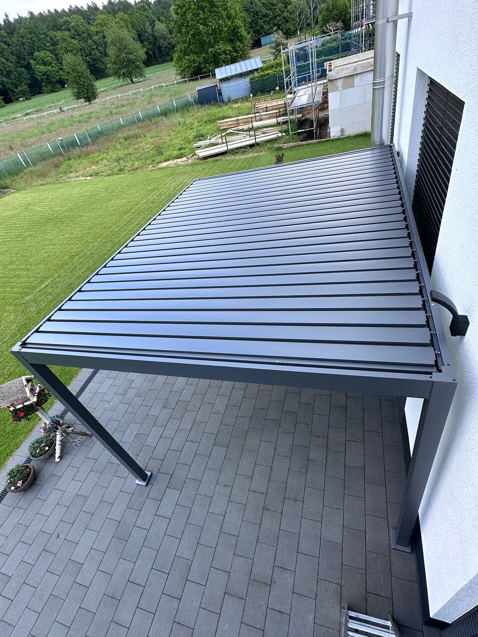 Lamellenpergola-Pergola mit Lamellendach-Terrassenpergola-Aluminium Pergola-berdachte Terrasse